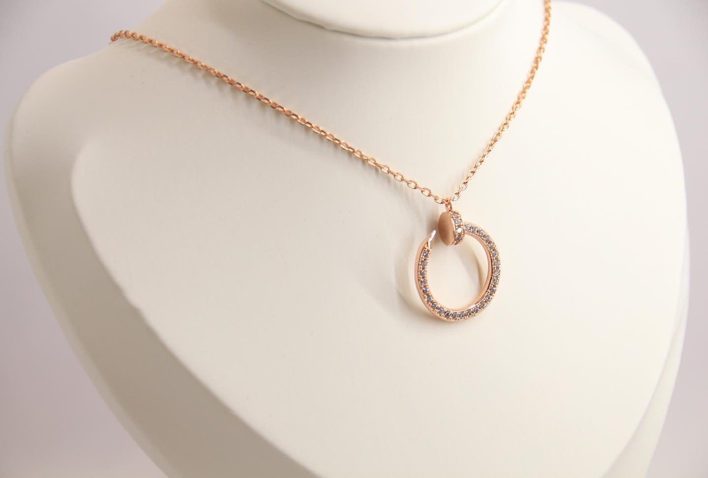 Cartier  un clou full diamonds necklaces AAA (Copy)