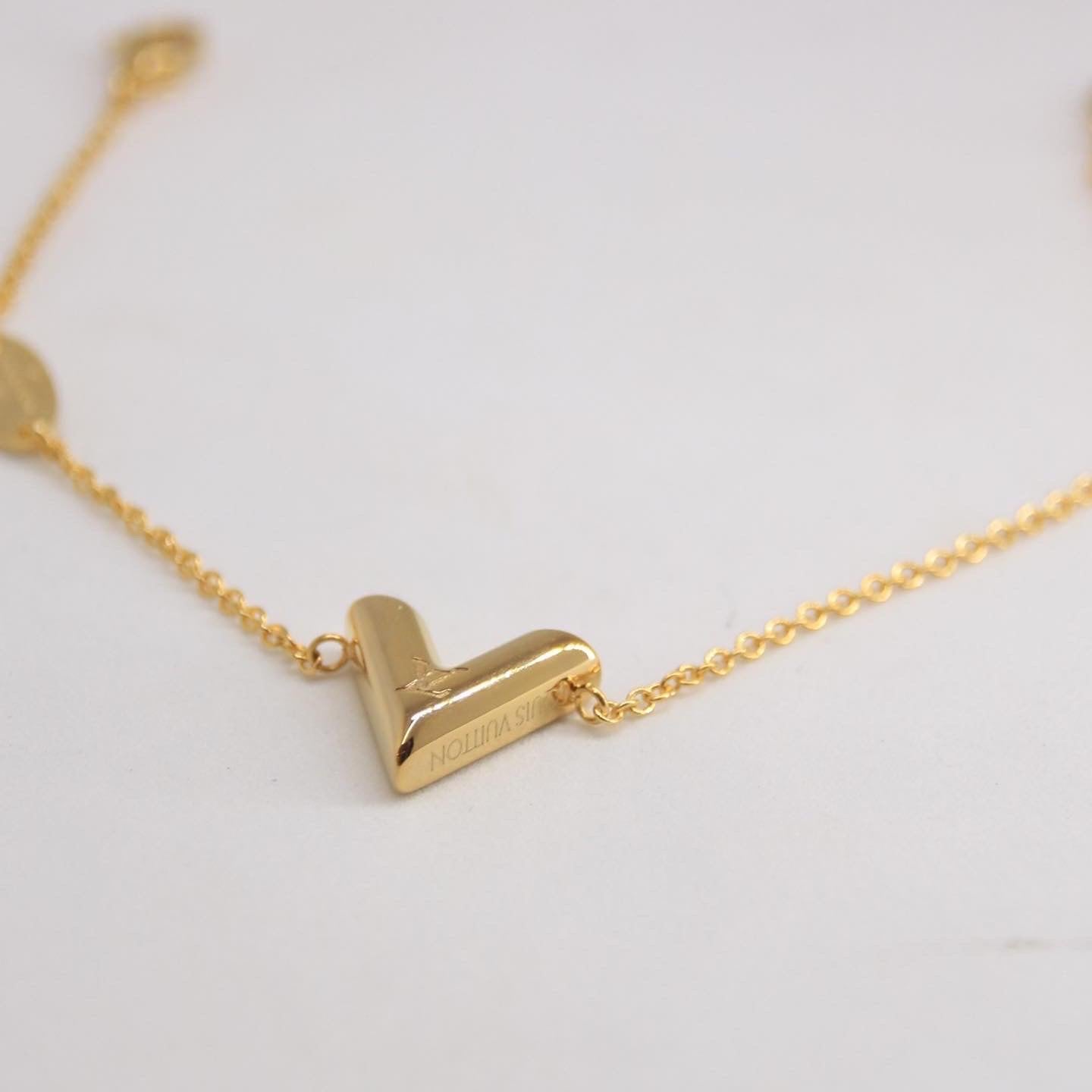 Louis Vuitton necklace  AAA copy