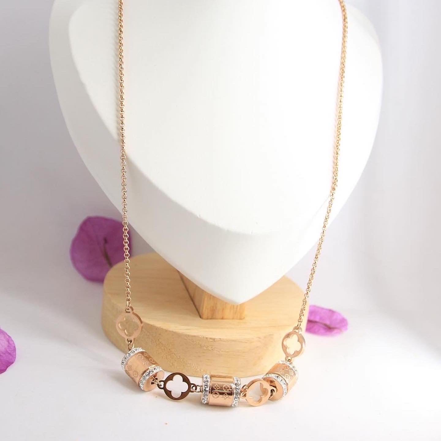 Louis Vuitton necklace  AAA copy