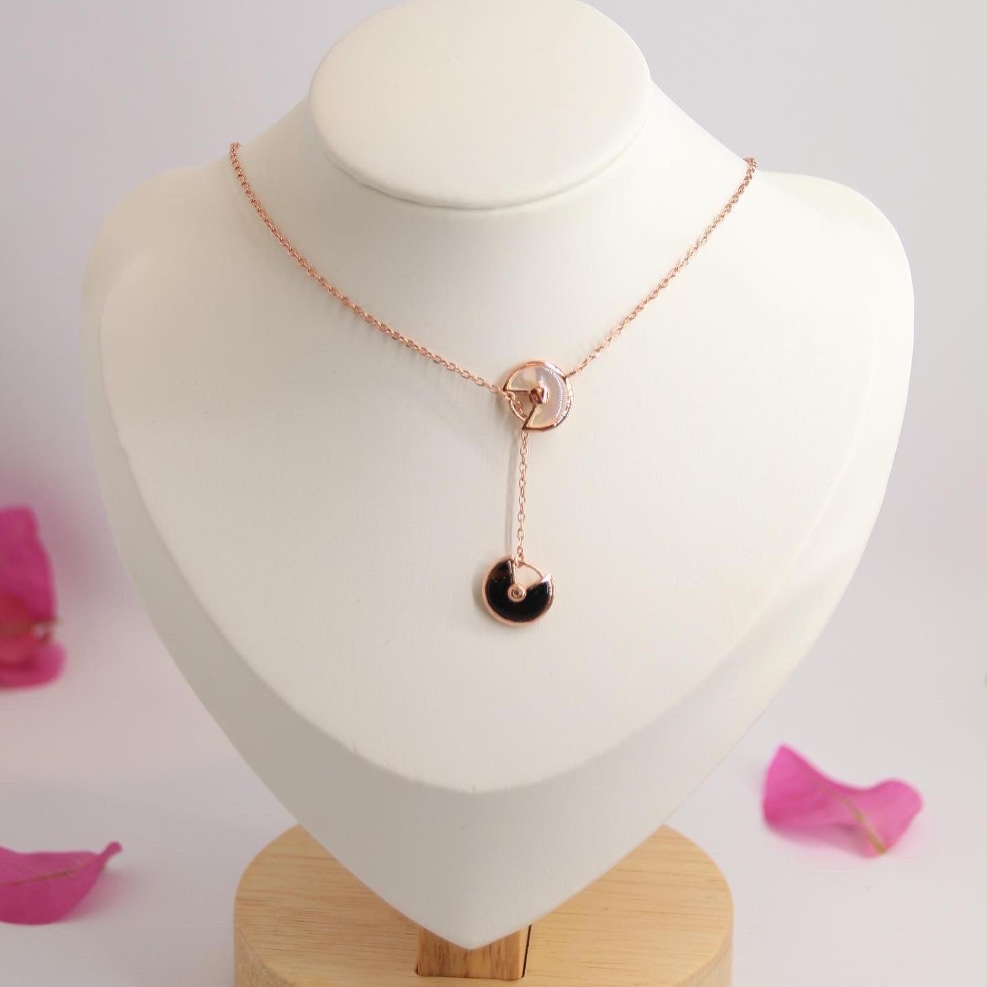Cartier necklace  AAA copy